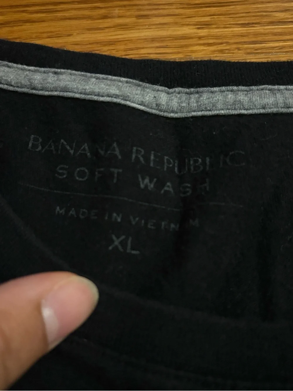 Men's Banana Republic soft wash tee in size XL